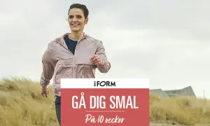 Glad kvinna joggar utomhus. Hon vill träna 5 dagar i veckan gå ner i vikt. Text: Gå dig smal på 10 veckor.