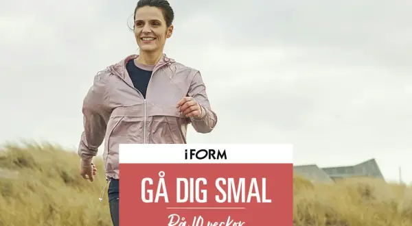 Glad kvinna joggar utomhus. Hon vill träna 5 dagar i veckan gå ner i vikt. Text: Gå dig smal på 10 veckor.