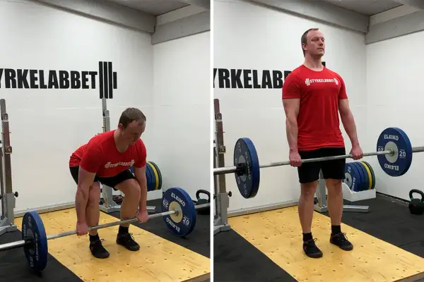 Man utför raka marklyft med skivstång. Bilden visar både startpositionen med böjda knän och slutpositionen med rak kropp.